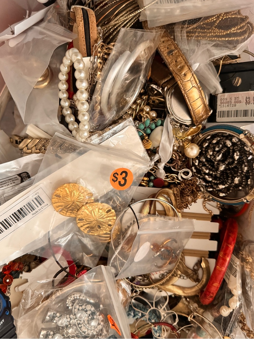 24lbs of assorted Jewelry - Picture 10 of 12